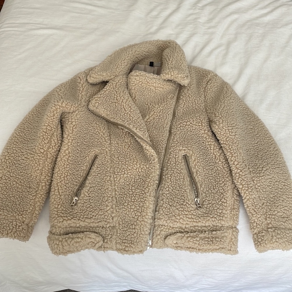 Teddy jacket. Size 6 US. Beige color. Satin and suede lining.